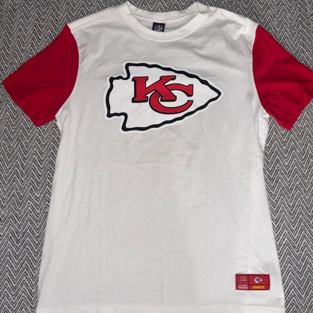 NFL Team Apparel Kansas City Chiefs T-Shirt White Red AFC West Logo Medium